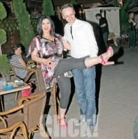 :zzz: iato pe ahnuteanca cu pantalonii rupti intre picioare